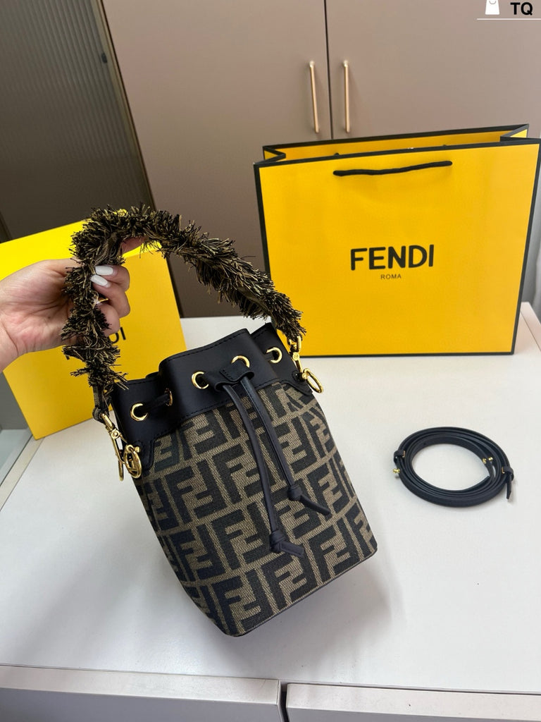 Fendi Mon Tresor mini bucket bag