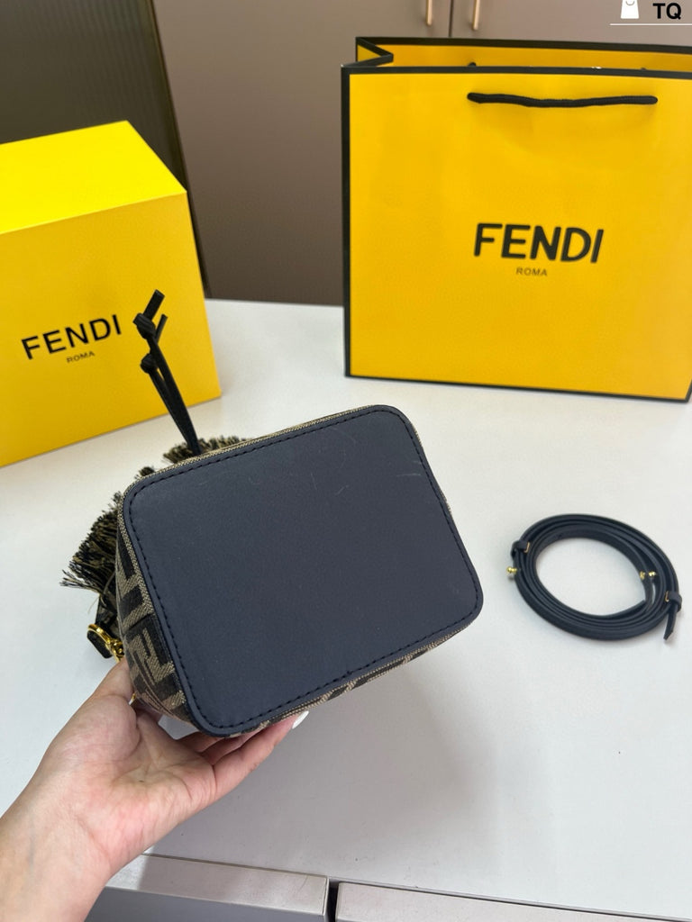 Fendi Mon Tresor mini bucket bag