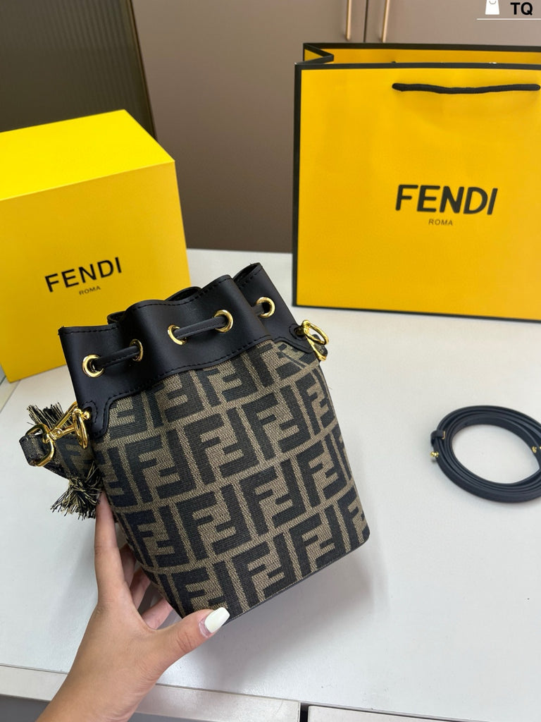 Fendi Mon Tresor mini bucket bag
