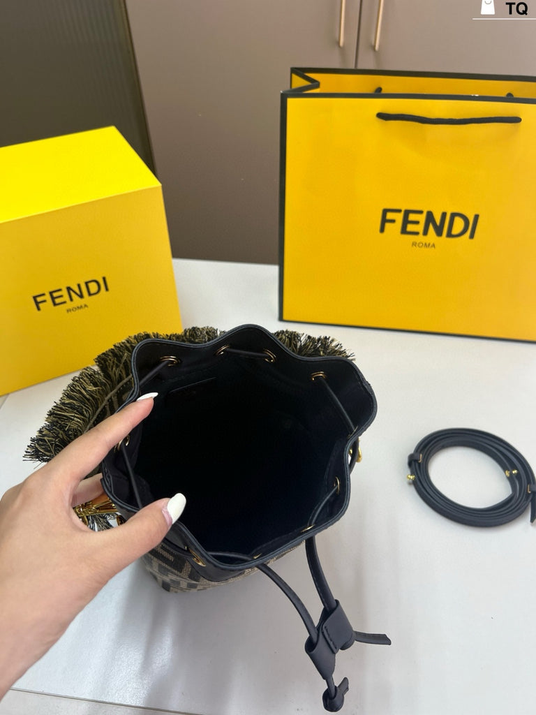 Fendi Mon Tresor mini bucket bag