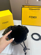 Load image into Gallery viewer, Fendi Mon Tresor mini bucket bag