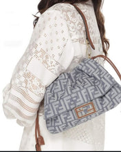 Load image into Gallery viewer, Fendi Mamma Baguette medium bag