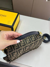 Load image into Gallery viewer, Fendi Baguette bag