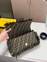 Load image into Gallery viewer, Fendi Baguette bag