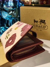 Load image into Gallery viewer, Coach medium wallet - Floral