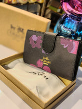 Load image into Gallery viewer, Coach medium wallet - Floral