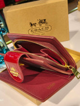 Load image into Gallery viewer, Coach medium wallet - Plain