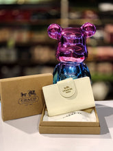 Load image into Gallery viewer, Coach medium wallet - Plain