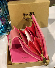 Load image into Gallery viewer, Coach medium wallet - Plain