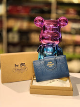 Load image into Gallery viewer, Coach medium wallet - Plain