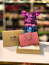 Load image into Gallery viewer, Coach medium wallet - Plain