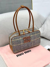 Load image into Gallery viewer, Miu Miu Beau shoulder bag