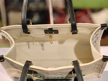 Load image into Gallery viewer, Louis Vuitton Hawaii OnTheGo GM tote bag