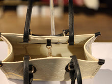 Load image into Gallery viewer, Louis Vuitton Hawaii OnTheGo GM tote bag