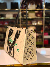 Load image into Gallery viewer, Louis Vuitton Hawaii OnTheGo GM tote bag